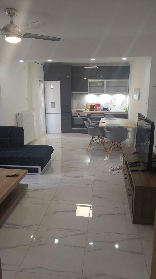 Relax In 90sqm Close To Airport ,shoping,embriolab Seaside Apartament Saloniki